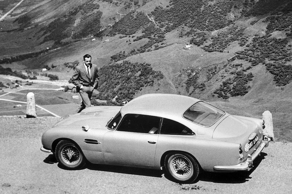 Aston Martin DB5 James Bond 007 Sean Connery Goldfinger