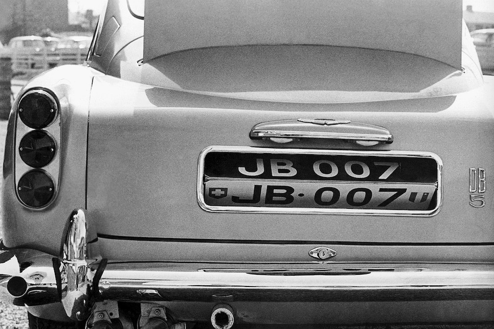 Aston Martin DB5 kugelsichere Rückwand James Bond 007 Sean Connery Goldfinger