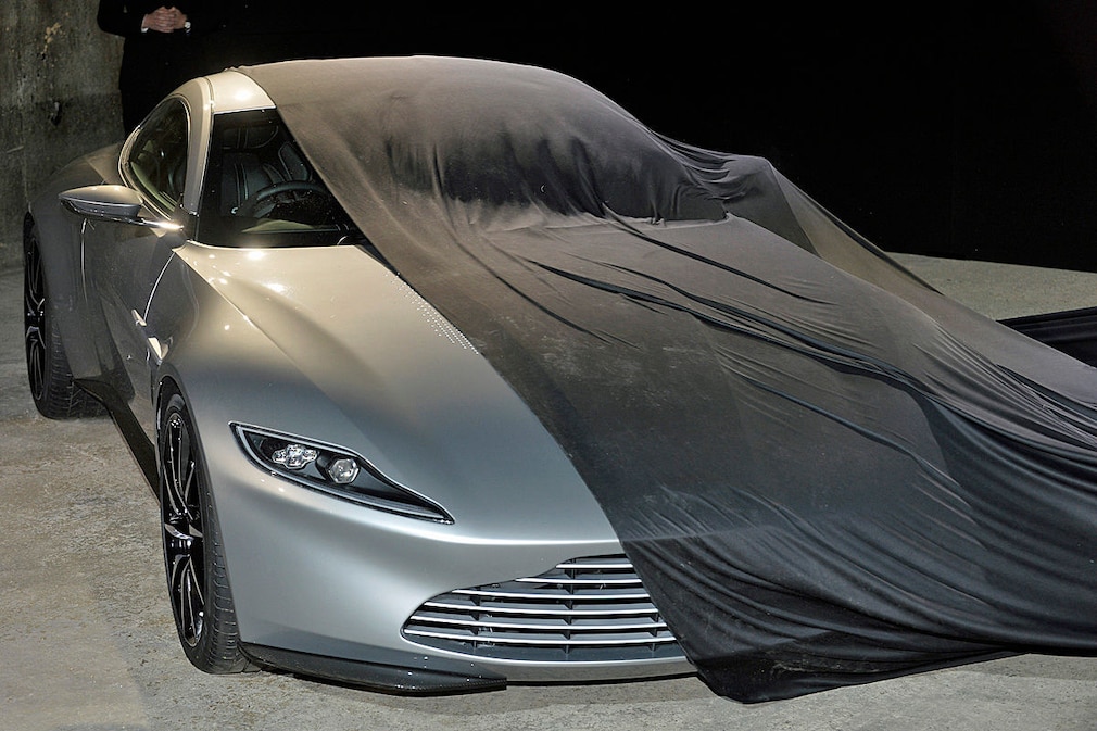 Enthüllung Aston Martin DB10 Enthüllung Aston Martin DB10