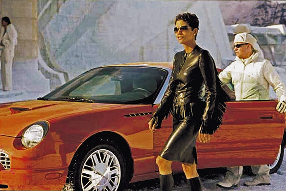 Ford Thunderbird James Bond 007 Pierce Brosnan Jacintha Jinx Johnson Halle Berry Stirb an einem anderen Tag Ford Thunderbird James Bond 007 Pierce Brosnan Jacintha Jinx Johnson Halle Berry Stirb an einem anderen Tag