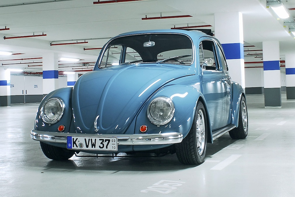 VW Käfer mit Saisonkennzeichen