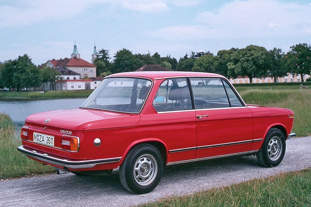 BMW 1502 (1975) BMW 1502 (1975)