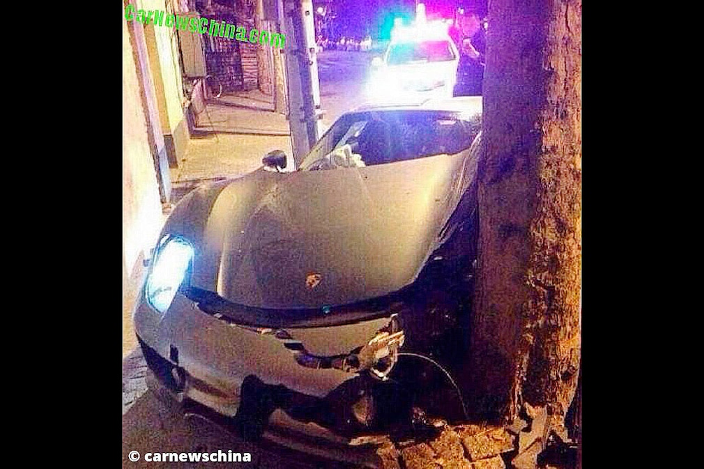 Porsche 918 Crash