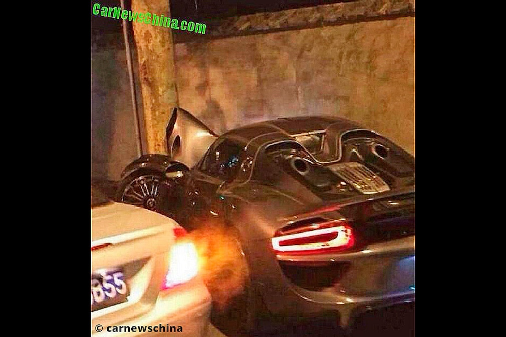 Porsche 918 Crash