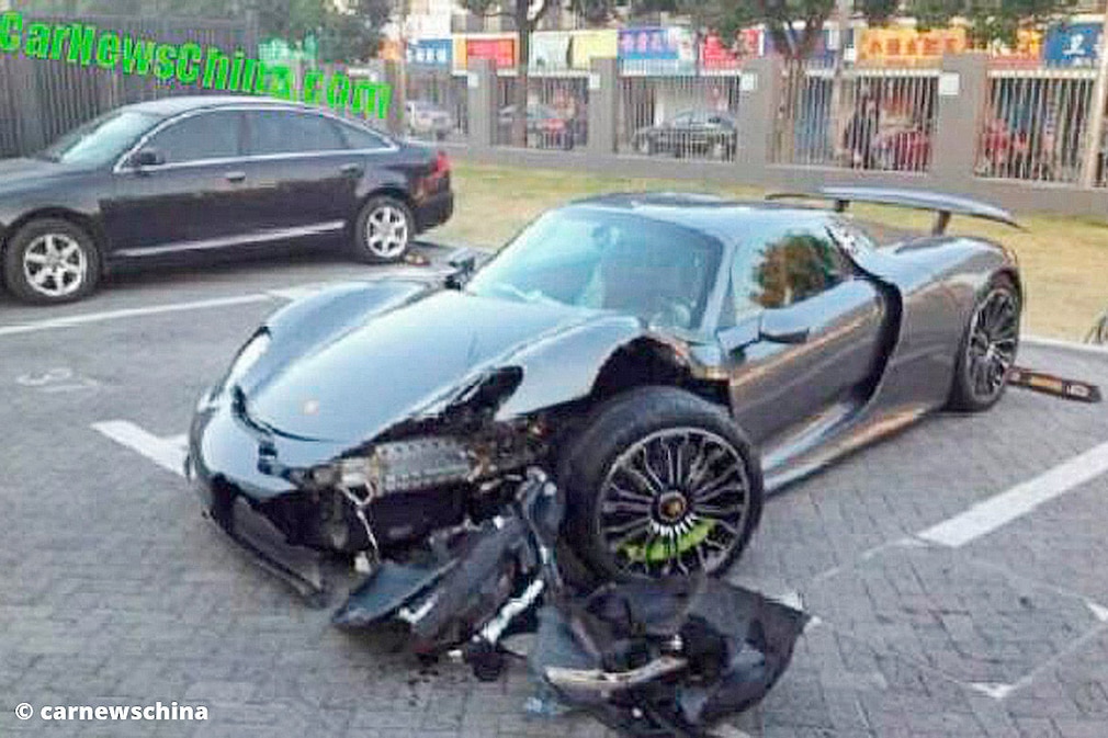 Porsche 918 Crash