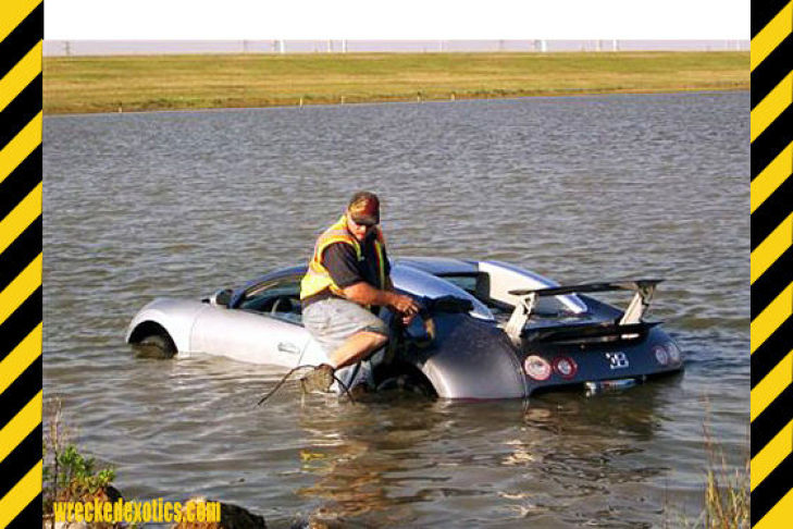 Supercar Crash Bugatti