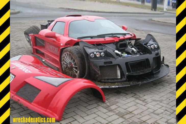 Supercar Crash Gumpert Apollo
