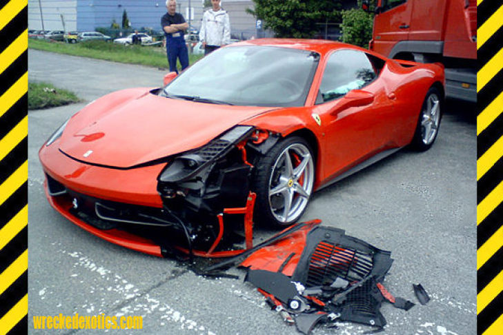 Supercar Crash Unfall Ferrari 458 Italia
