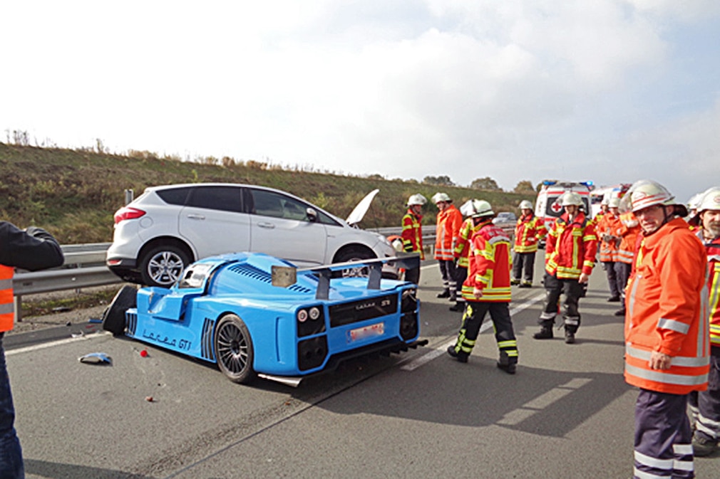 Unfall mit Fahlke Larea GT auf der A1