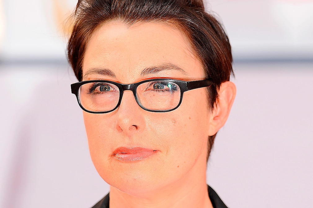 Sue Perkins death threats. File photo dated 18/05/14 of Sue Perkins, as the Great British Bake Off presenter has left Twitter following death threats. Issue date: Tuesday April 14, 2015. In recent weeks, Perkins has been the subject of much speculation about her replacing Top Gear's Jeremy Clarkson. This morning she announced on Twitter that she was leaving the social media platform. See PA story SHOWBIZ Perkins.