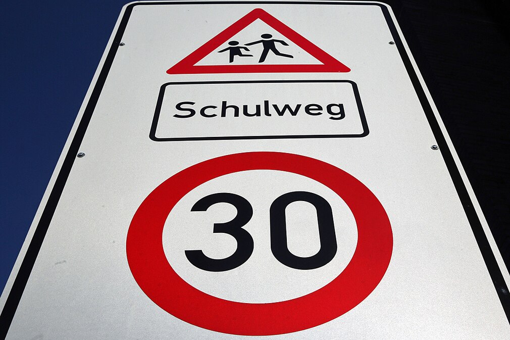 Tempo 30 vor Kitas und Schulen