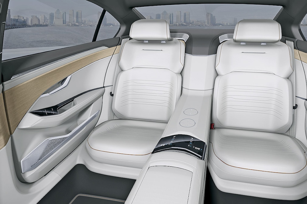 VW C Coupé GTE Showcar