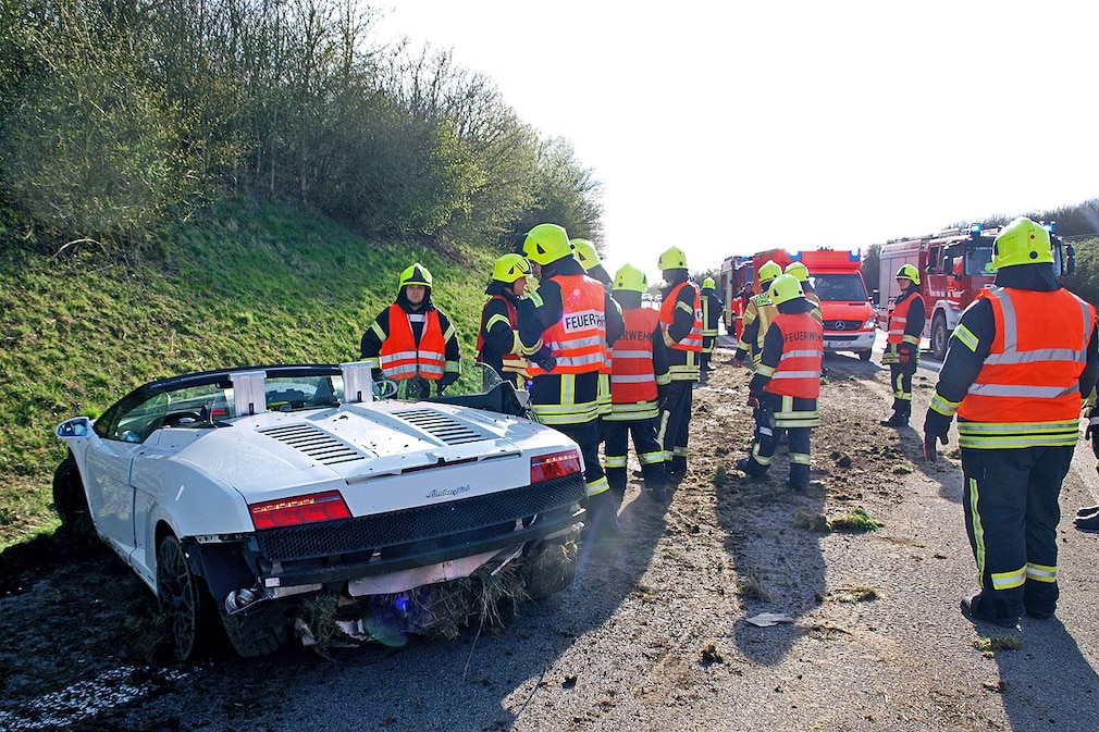 Spanngurt ausgewichen Lamborghini geschrottet
