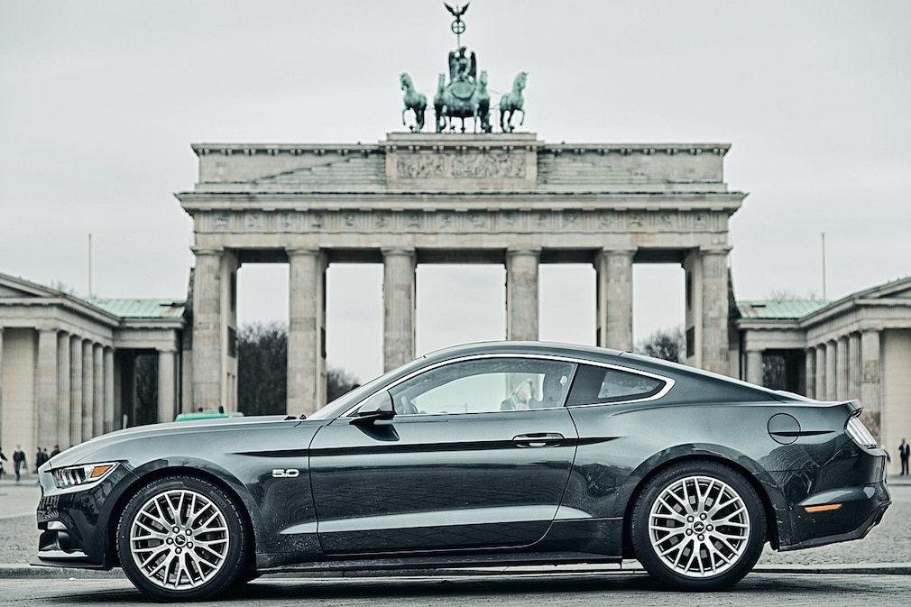 Ford Mustang 5.0 TI VCT V8 vor dem Brandenburgertor