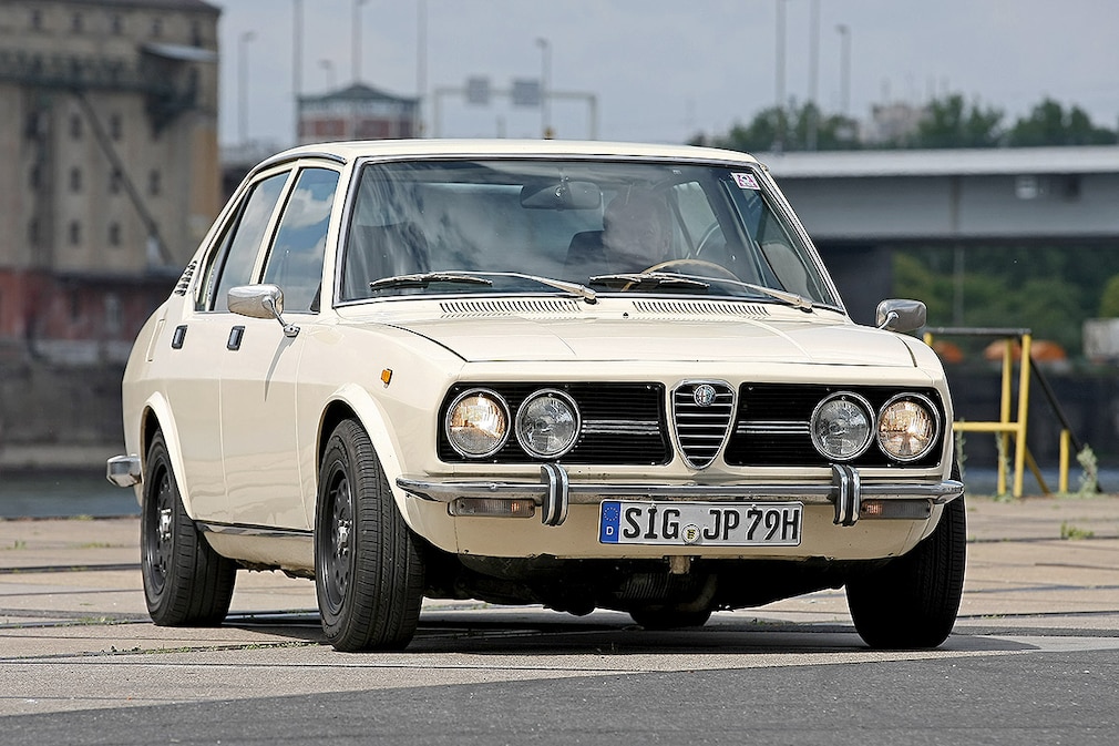 Alfa Romeo Alfetta 2000 Avorio