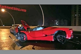 Ferrari LaFerrari: Crash in China