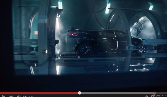 Werbespot: Audi R8 "gebärt" RS3