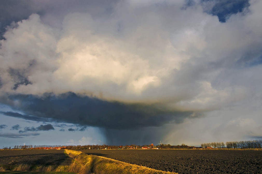 Schweres Unwetter über Ostfriesland