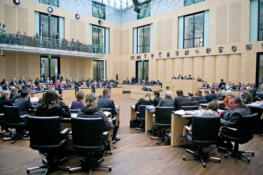 Voll besetzt ist der Plenarsaal am 14.03.2014 zur Sitzung des Bundesrats in Berlin