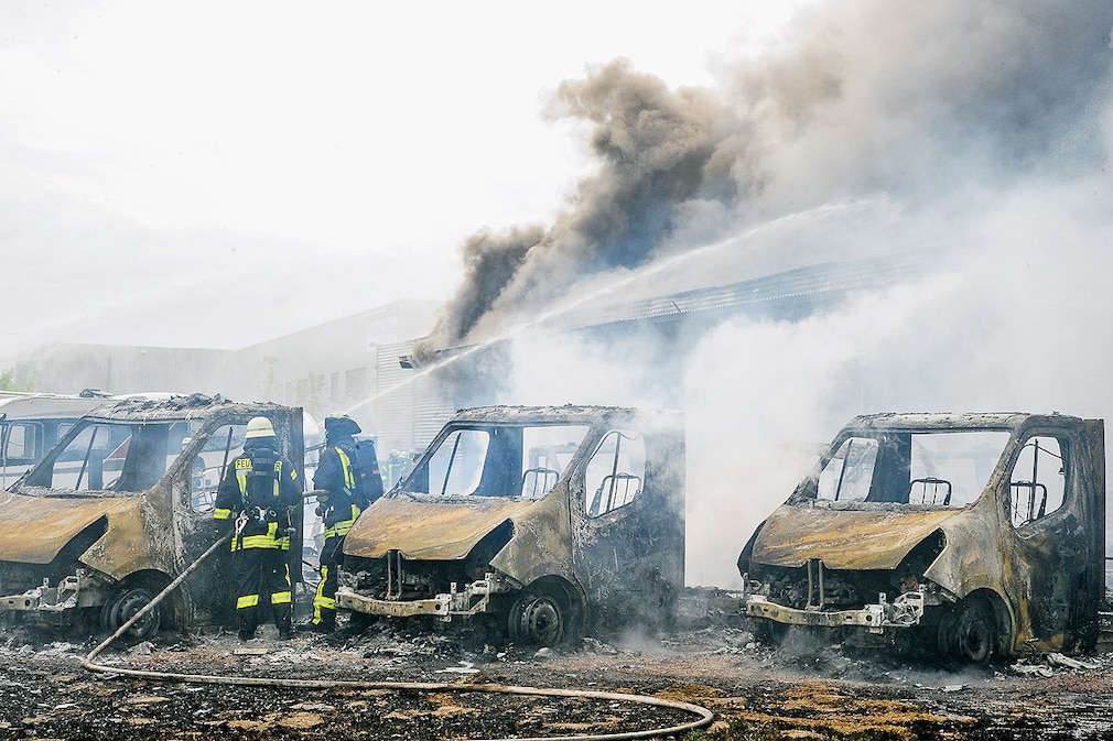 Feuer in WoMo-Verkaufslager