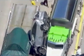 Honda CR-V Unfall mit zwei Trucks