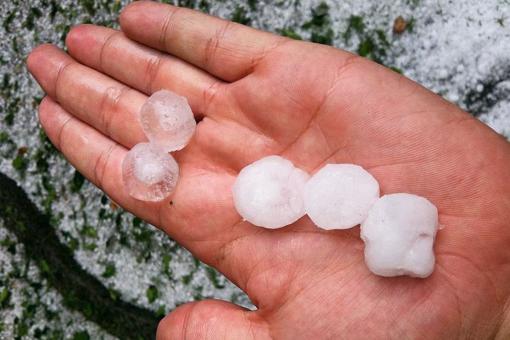 Ein Unwetter mit Hagel und Sturm hat in Oberbayern gewütet