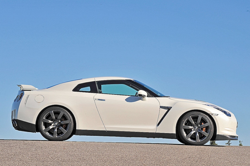 Nissan GT-R