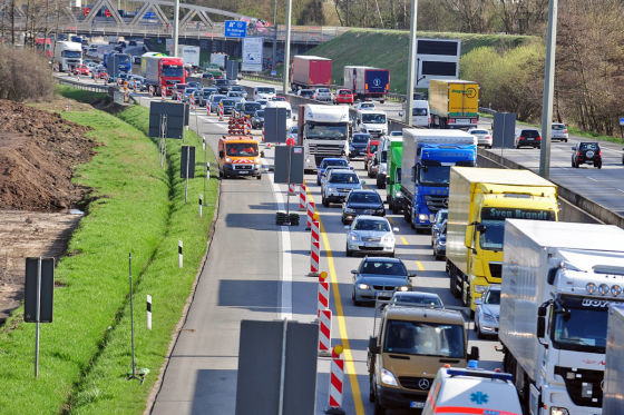 Pilotprojet auf der A7: Lkw dürfen in Baustelle überholen