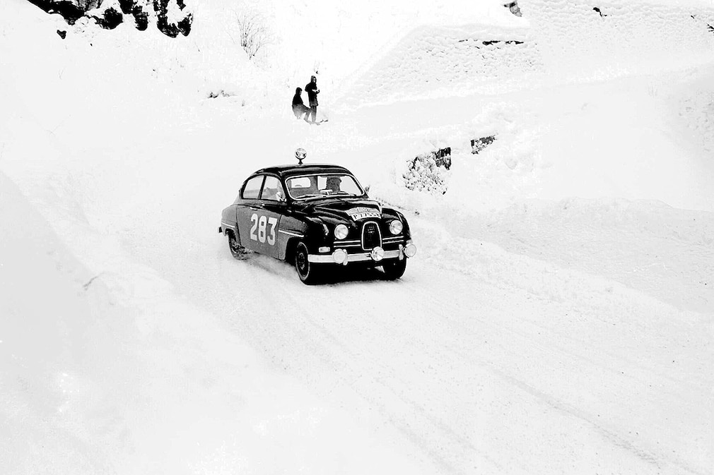 Speeding through the snow Col Turini , France: Swedens ace driver Erik Carlsson and co driver Gunnar Palm speed their Saab through the snow, en route to Monte Carlo in this years ralley. The Swedes were among six teams who made the 2500 mile run without incurring penalty points at any of the time controls, and are leading in the interim results. January 24 th 1963 / Mono Negative