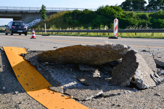 Sommerhitze sprengt Autobahn