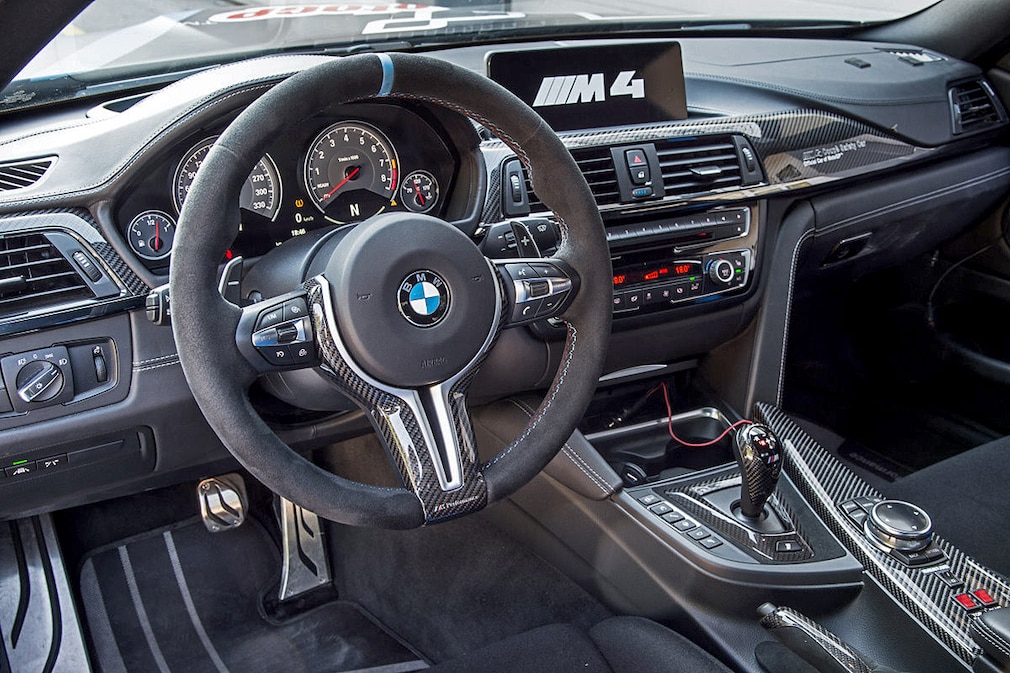 BMW M4 Safety Car Pace Car der Moto GP mit Wassereinspritzung