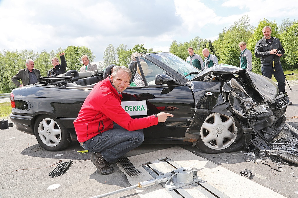 Dekra Unfall Simulation Opel Astra F 1.8 Bertone Cabrio
