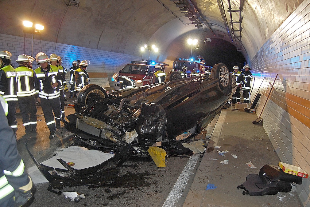 Toyota SUV Unfall im Hörnchenbergtunnel