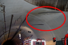 Spektakulärer Unfall: Looping im Tunnel