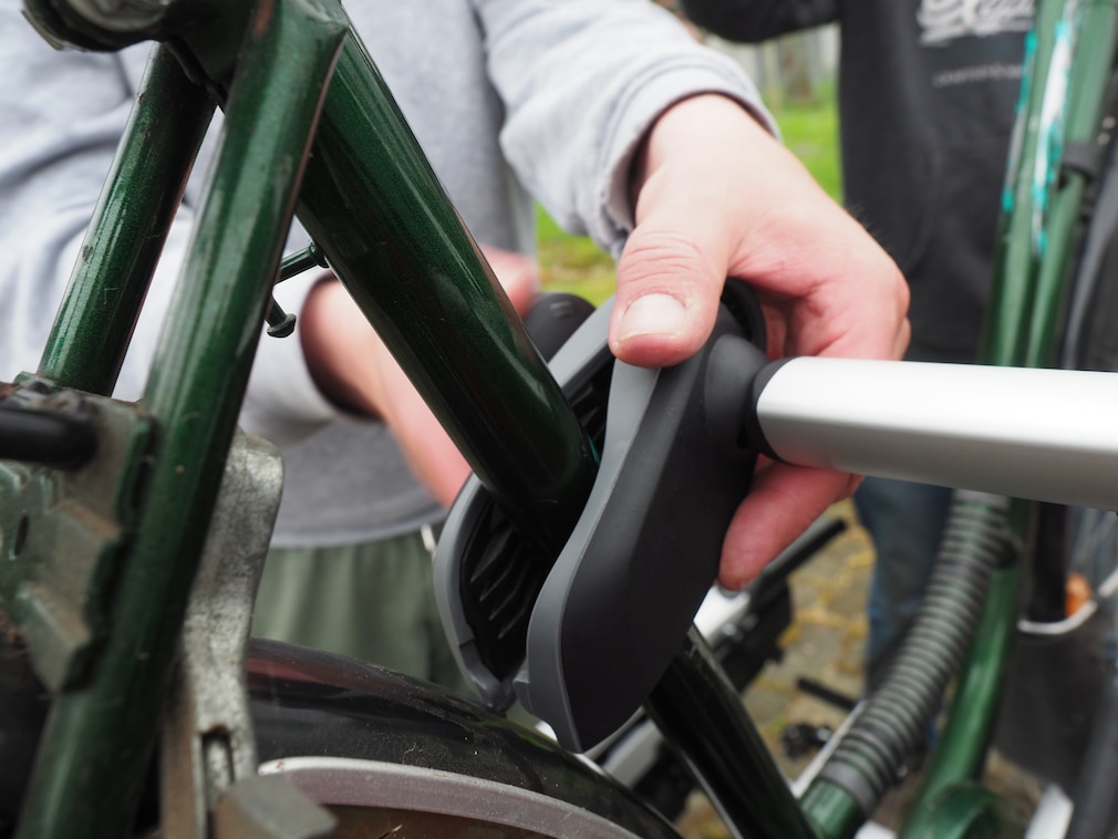 Test: Fahrradträger für die Anhängerkupplung - AUTO BILD