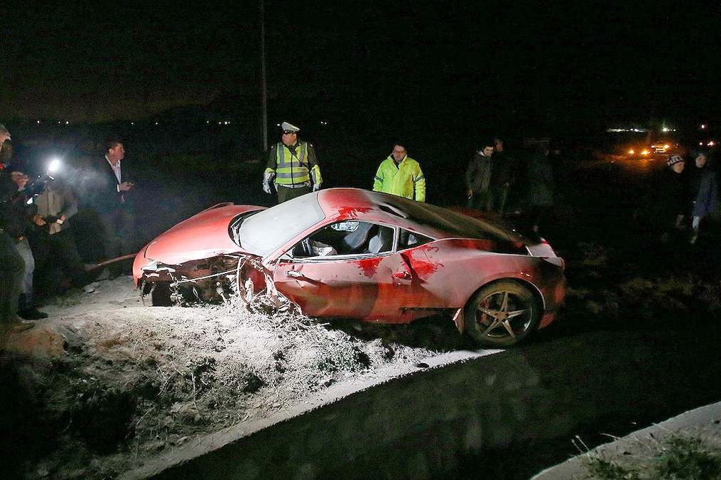 General view of the crashed vehicle of Chilean soccer player Arturo Vidal in Santiago, Chile, 16 June 2015. Chile midfielder Arturo Vidal was involved in a traffic accident in the outskirts of Santiago, but he was not seriously hurt, according to Chilean media reports. The Juventus player was driving his own Ferrari, which suffered serious damage in a crash with two other vehicles on a highway connecting Santiago with southern Chile, state-run TVN reported. EFE/ELVIS GONZALEZ