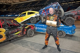 Moderator Stefan RAAB, vor einigen Schrott-Autos, Die grosse TV Total Stock Car Crash Challenge in der Veltins-Arena auf Schalke, Fernsehen, Unterhaltung, Pro 7, am 20. Oktober 2007 um 20.15 Uhr, 07.11.2014.