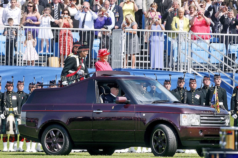 Britain's Queen Elizabeth II inspects the troops from an open top Range Rover during a ceremony at Holyrood Park, in Edinburgh, Scotland, 02 July 2011