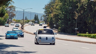 Google Self Driving Car auf der Straße