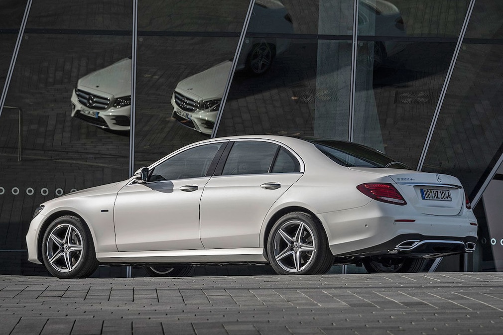 Den genialen Motor verpasst Deutschland: Mercedes-Benz E 350 (W213 MoPf)  Test - Autophorie 