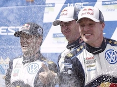 Jari-Matti Latvala (rechts) triumphierte erneut bei seiner Heimrallye