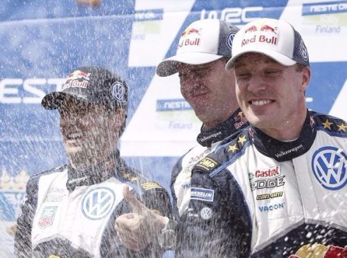 Jari-Matti Latvala (rechts) triumphierte erneut bei seiner Heimrallye