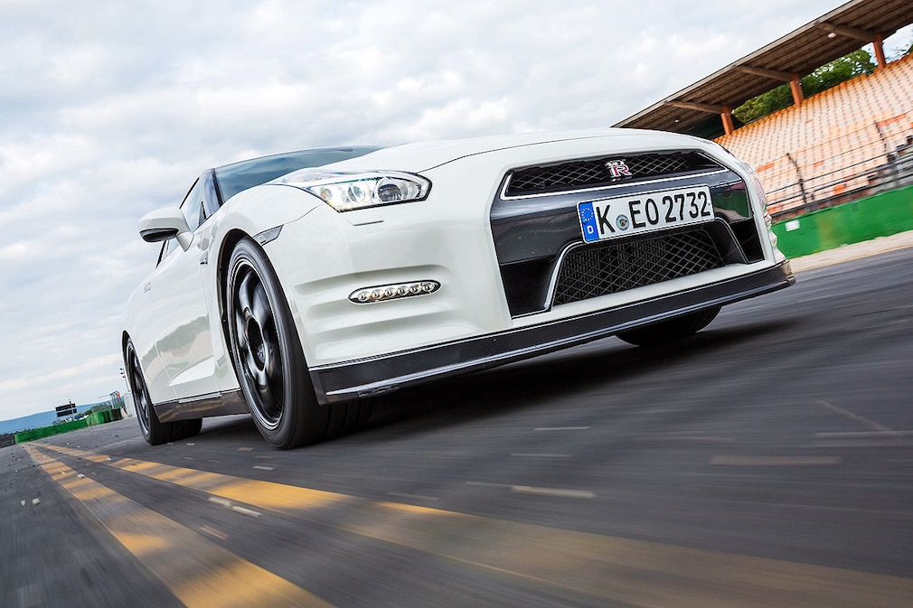 Nissan GT-R