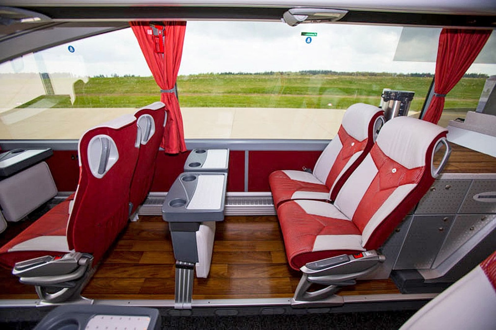 Die Mannschaftsbusse der Fußball-Bundesligisten