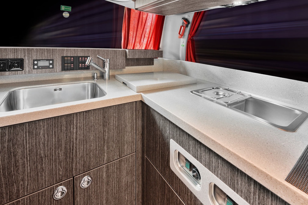 Die Mannschaftsbusse der Fußball-Bundesligisten