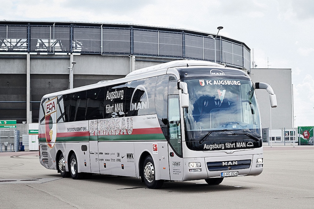 Die Mannschaftsbusse der Fußball-Bundesligisten