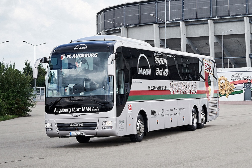 Die Mannschaftsbusse der Fußball-Bundesligisten