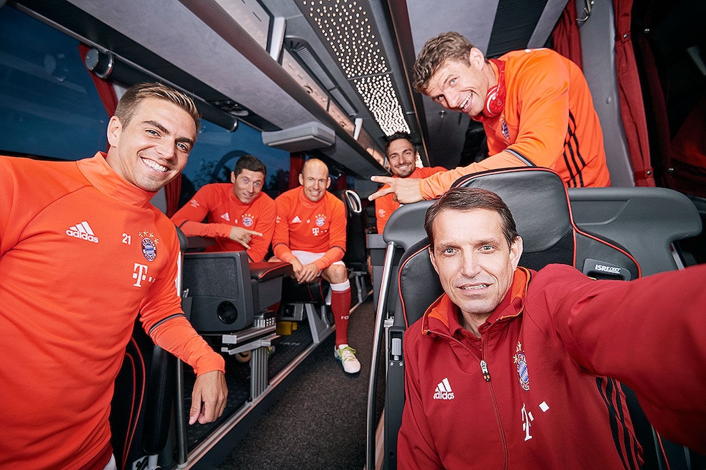 Die Mannschaftsbusse der Fußball-Bundesligisten