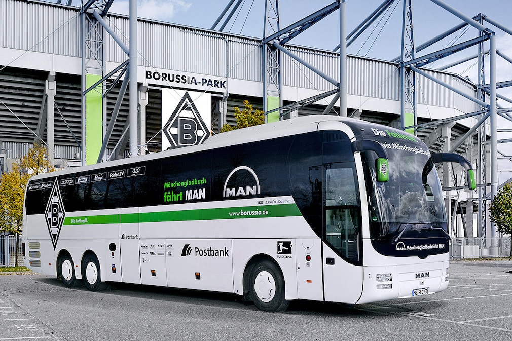 Die Mannschaftsbusse der Fußball-Bundesligisten