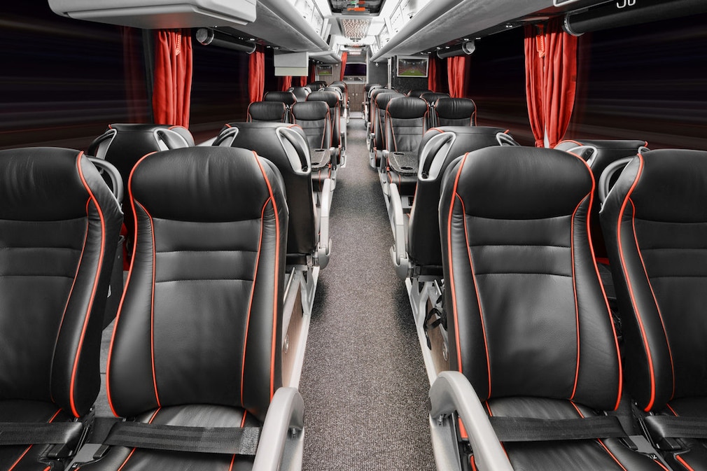 Die Mannschaftsbusse der Fußball-Bundesligisten